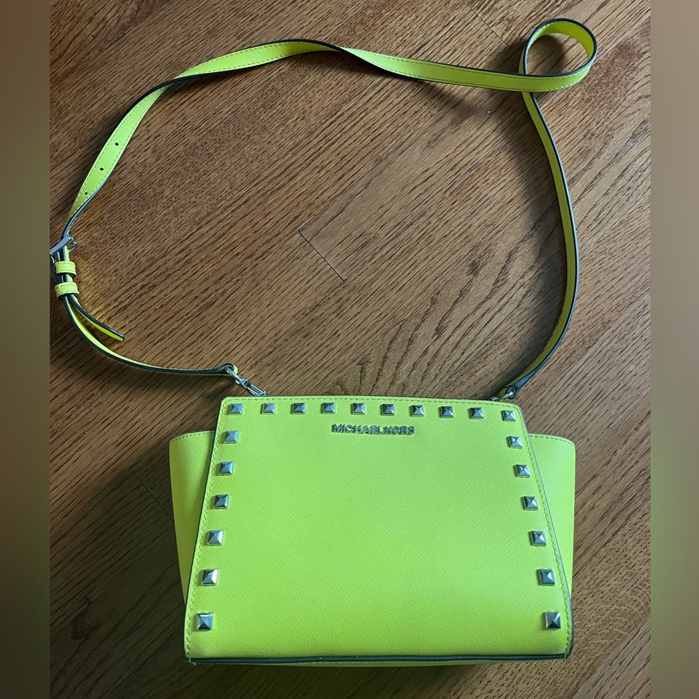 Neon yellow/green Michael Kors crossbody-like new condition!